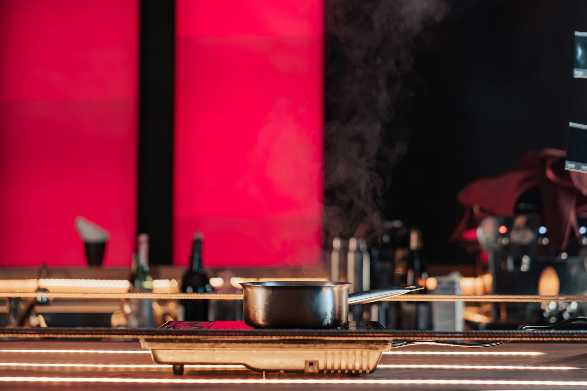 一人暮らし向け電気グリル鍋でおしゃれなテーブルダイニング